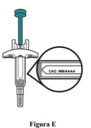 Disegno tecnico di un dispositivo medico con un ingrandimento circolare che mostra la dicitura CAD: MM/AAAA sul corpo del dispositivo