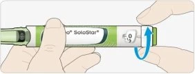 Дві руки тримають ін'єкційну ручку SoloStar з блакитною стрілкою, що вказує на обертання кінцевої частини в напрямку