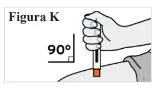 Una mano impugna una penna iniettore verticalmente a 90 gradi rispetto alla superficie della coscia per l'iniezione sottocutanea