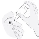 Disegno in bianco e nero che mostra una mano che tiene un flacone contagocce per applicare il farmaco nell'occhio di una persona