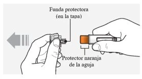 Mani che separano il cappuccio protettivo dalla penna iniettiva con indicazione di una freccia grigia e un protettore arancione dell'ago