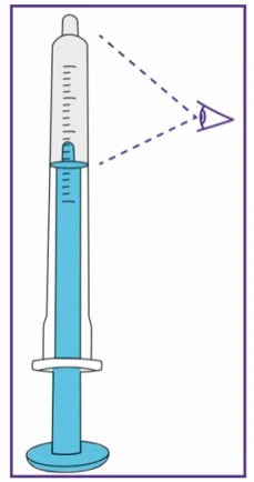 Diagramma di una siringa con liquido azzurro e linee di graduazione mentre un occhio osserva il livello del liquido per la misurazione