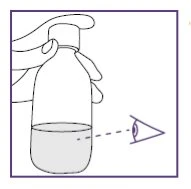 Una mano tiene un flacone di vetro contenente un liquido e un occhio osserva il contenuto attraverso una linea tratteggiata di puntamento