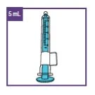 Disegno tecnico di una siringa graduata azzurra da 5 ml con indicazioni millimetriche e pistone bianco su sfondo bianco con bordo viola