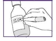 Una mano tiene una penna per iniezione e scrive la data 12.04 sull'etichetta di un flacone di medicinale