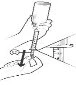 Disegno tecnico che mostra una mano che tiene un contenitore sopra un dispositivo medico con una freccia nera rivolta verso il basso