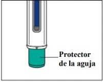 Dettaglio di una penna iniettiva con un cappuccio protettivo di colore verde acqua indicato dalla scritta Protector de la aguja