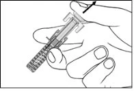 Una mano tiene una siringa trasparente con un dito che preme il pistone verso il basso per spingere il liquido verso l'ago