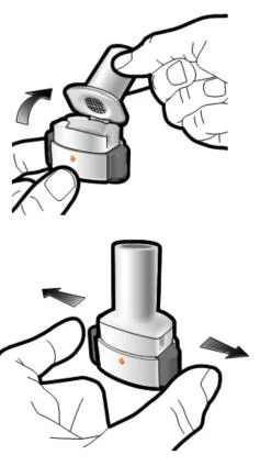 Disegno tecnico che mostra due fasi per l'uso di un dispositivo medico con mani che lo impugnano per rimuovere un tappo e ruotare la base
