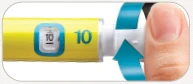 Dita che ruotano la parte bianca di un dispositivo medico giallo con il numero 10 indicato su un display digitale per regolare la dose