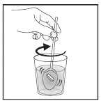 Una mano tiene un bastoncino sopra un bicchiere con liquido e una freccia curva indica un movimento rotatorio per mescolare il contenuto