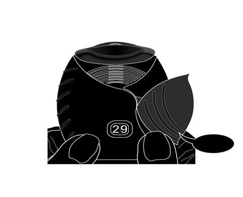 Illustrazione stilizzata in bianco e nero di un dispositivo medico con un display digitale che mostra il numero 29 e un pulsante laterale