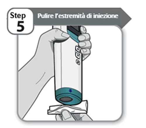 Illustrazione del passaggio 5 che mostra una mano che pulisce l'estremità di un dispositivo di iniezione bianco e azzurro con un fazzoletto