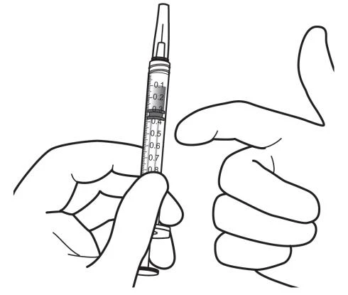 Disegno lineare di due mani che tengono verticalmente una siringa graduata con il pistone parzialmente inserito nel corpo del cilindro
