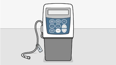 Dispositivo medico elettronico con display digitale, tasti di comando blu e cavo di alimentazione collegato su sfondo grigio e bianco