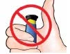 Mano che stringe con forza un flacone blu e giallo con un segno di divieto rosso circolare e una barra diagonale sopra l'oggetto