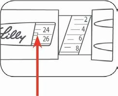 Disegno tecnico di una penna per iniezione con scala graduata e una freccia rossa che indica il numero 25 tra i valori 24 e 26