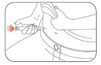 Disegno lineare di una mano che impugna una penna iniettore per iniettare il farmaco nell'addome di una persona sopra la linea dei pantaloni