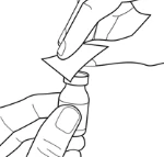 Una mano solleva un pezzo di carta o sigillo da un piccolo flaconcino di vetro tenuto fermo dall'altra mano