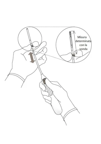 Disegno tecnico di due mani che impugnano uno strumento medico sottile con una freccia che indica il movimento di regolazione della misura