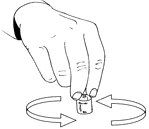 Una mano tiene un piccolo flaconcino cilindrico e lo ruota seguendo il movimento indicato da due frecce curve contrapposte