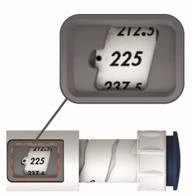 Dettaglio ingrandito di un contatore numerico su un dispositivo medico che mostra i numeri 212,5, 225 e 237,5 in nero su fondo bianco