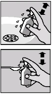 Due illustrazioni mostrano una mano che preme e muove verticalmente un flacone spray sopra una superficie piana e un cucchiaio