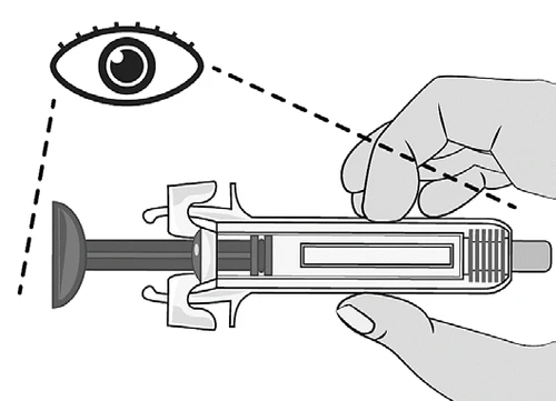 Disegno tecnico che mostra una mano che impugna una penna iniettore mentre un occhio osserva attentamente la parte superiore del dispositivo