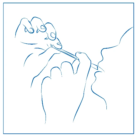 Disegno a linee blu che mostra due mani che tengono e utilizzano una penna iniettiva per somministrare un farmaco vicino al profilo di un volto