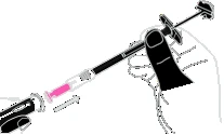 Technical illustration of a syringe with pink liquid being inserted into a medical device via a directional arrow