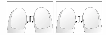 Due dita che premono i lati di una piccola capsula o compressa rettangolare per aprirla o manipolarla in due illustrazioni identiche in bianco e nero