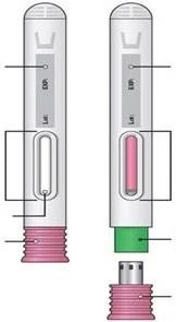 Diagramma tecnico di un dispositivo medico a penna con indicatori, finestra trasparente che mostra il liquido rosa e base con componenti separati