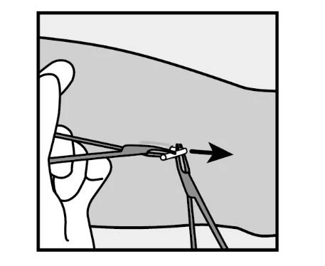 Diagramma che mostra una mano che tiene una siringa con ago inserito nel braccio con una freccia nera che indica la direzione dell'iniezione