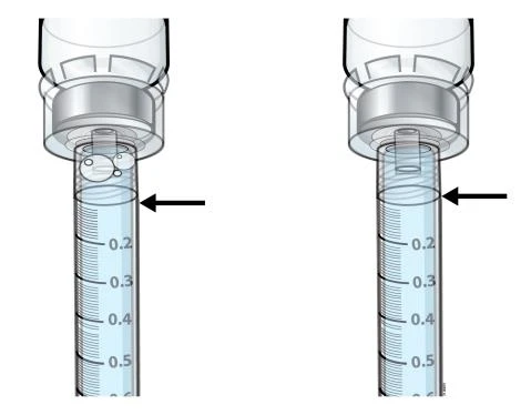 Two illustrations of a syringe with blue liquid showing the presence of air bubbles