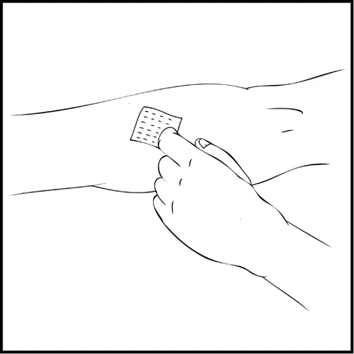 Disegno lineare di una mano che applica un cerotto quadrato con piccoli fori sulla pelle di un braccio umano