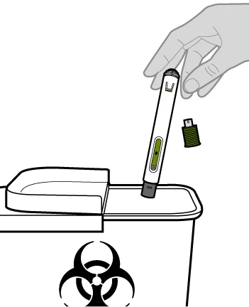 Una mano tiene una penna iniettiva bianca sopra un contenitore per rifiuti biologici con simbolo di rischio biologico nero