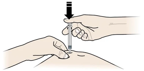 Two hands holding a syringe to insert it vertically into the body's skin with a black arrow indicating the direction of pressure