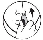 Disegno in bianco e nero di una mano che tiene un inalatore vicino alla bocca di un volto con una freccia rivolta verso l'alto