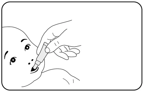 Disegno lineare di una mano che tiene una penna iniettiva e la avvicina alla guancia di un neonato con occhi grandi e tratti semplici