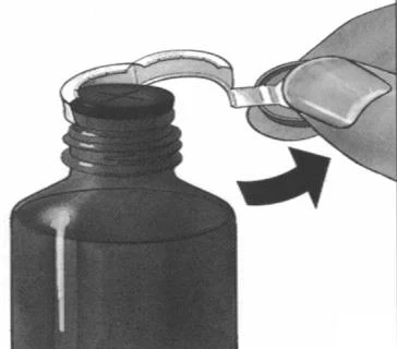 Un disegno mostra una mano che usa uno strumento metallico per sollevare il tappo di un flacone di medicinale con una freccia nera che indica il movimento