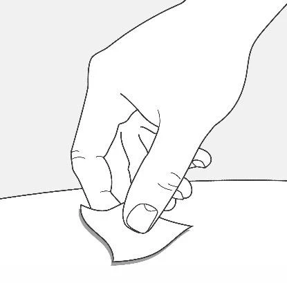 Disegno lineare di una mano che applica un cerotto o un piccolo adesivo sulla superficie della pelle
