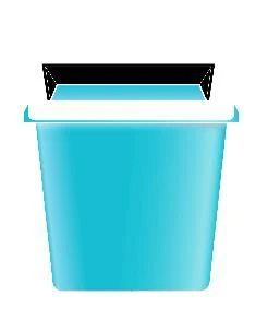Un contenitore per rifiuti sanitari di colore azzurro con coperchio nero e bordo superiore bianco su sfondo bianco