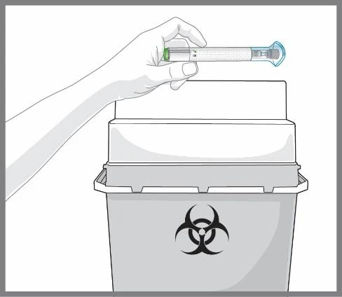 Una mano tiene un contenitore per oggetti taglienti sopra un contenitore per rifiuti biologici con il simbolo del rischio biologico