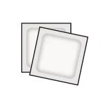 Due bustine quadrate bianche con bordi neri sovrapposte l'una all'altra su sfondo bianco