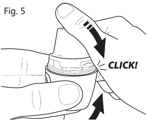 Disegno tecnico che mostra due mani che premono un dispositivo medico cilindrico producendo un suono indicato dalla scritta CLICK con frecce direzionali