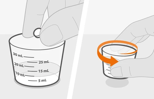 Due illustrazioni mostrano una mano che versa un liquido in un misurino graduato e una mano che ruota il contenitore con una freccia arancione