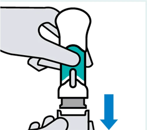 Una mano sostiene un dispositivo médico blanco y azul mientras una flecha azul indica el movimiento de inserción hacia abajo