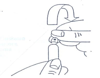 Disegno lineare che mostra una mano che ruota e solleva il cappuccio di un flacone medico con una freccia curva verso l'alto