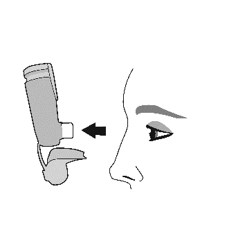 Disegno schematico di un inalatore posizionato vicino al naso e alla bocca di un volto umano con una freccia nera che indica l'uso