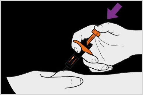 A hand holds an auto-injector with an orange cap and presses it against the skin of the thigh on a black background, with a purple arrow